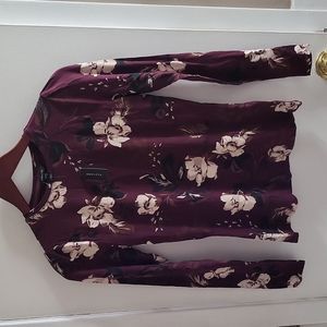 Nwt long sleeve top floral design in burgundy